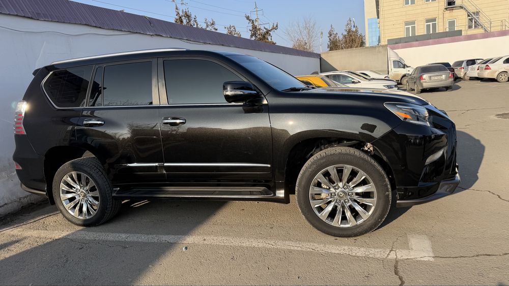 lexsus GX460 zur xolatda srochna sotiladi