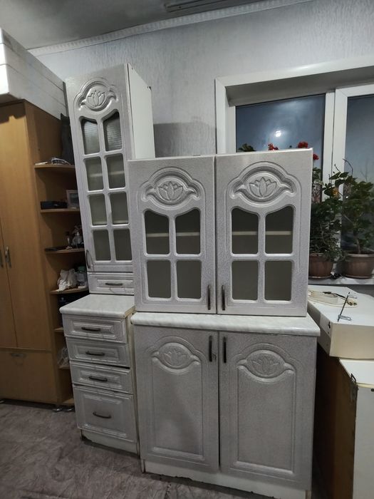 Продам  кухонный гарнитур с мойкой