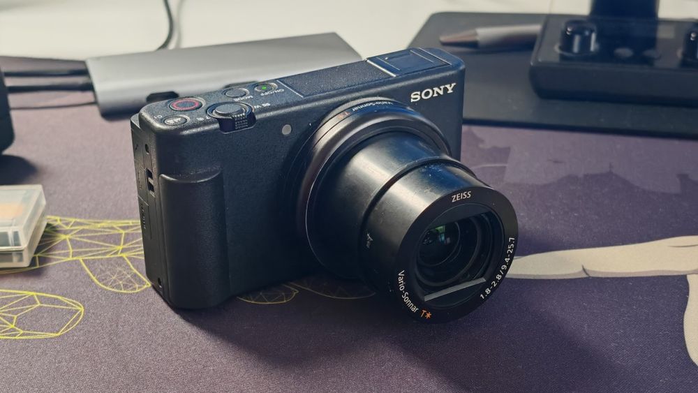 Sony ZV-1  best beginner 4k vlogging camera  3 baterii