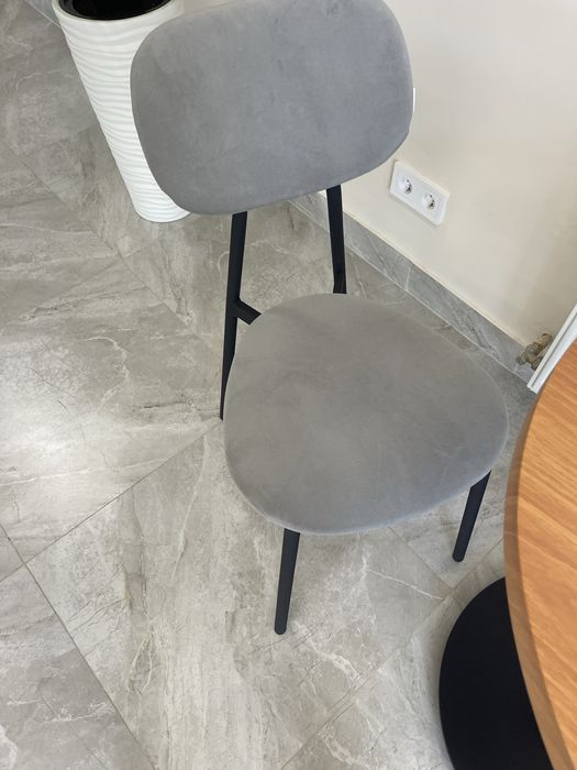 Продам столы и стулья в отличном состоНии