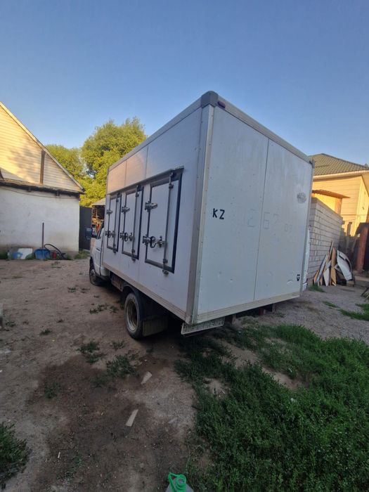 Будка с рефрижератором