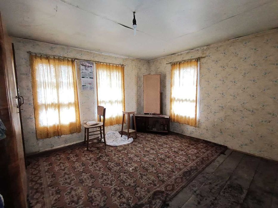 Двуетажна къща в село Драгижево