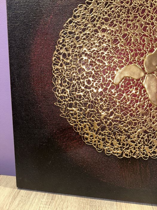 Tablou abstract modern texturat, realizat pe pânză canvas, cu relief și accente aurii.