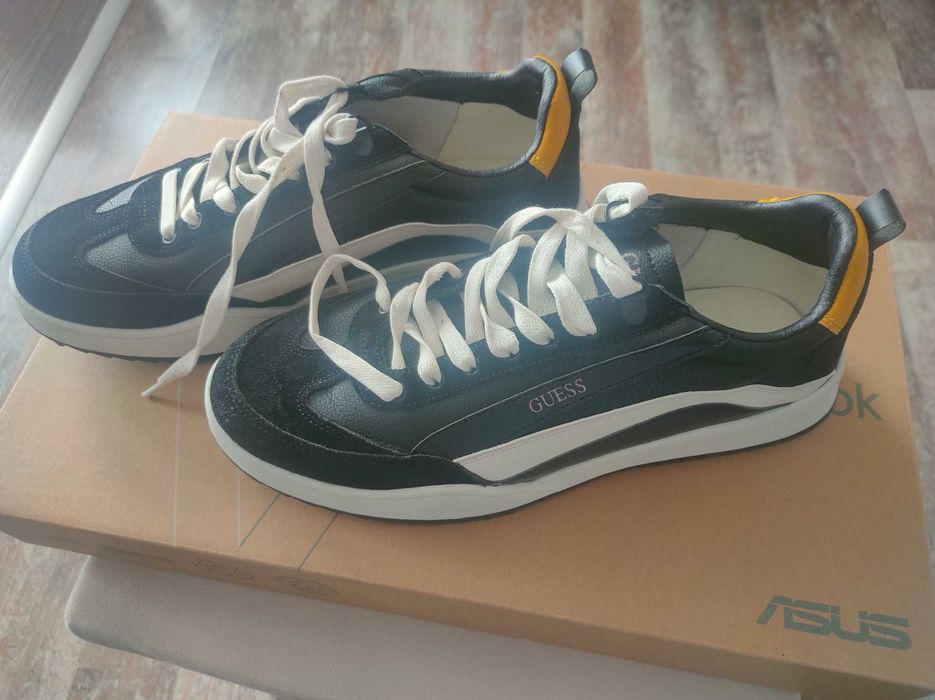 КАТО НОВИ - Оригинални мъжки обувки Guess размер 43