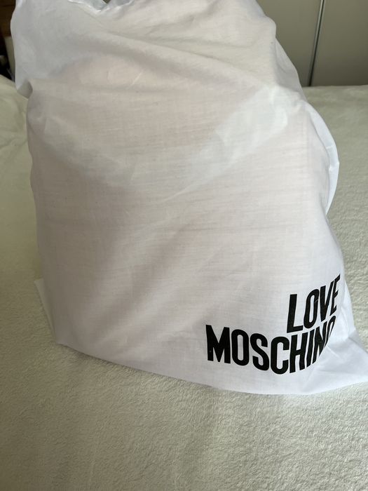 Чисто нова раница Moschino