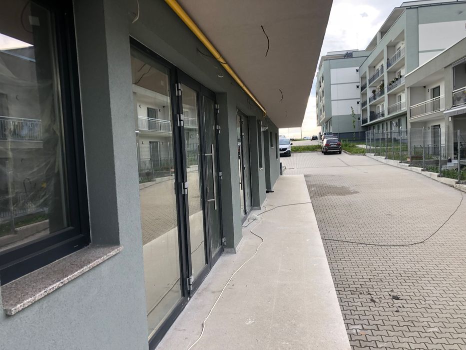În Sibiu, de VÂNZARE, 50 mp, spațiu comercial, înscris în CF