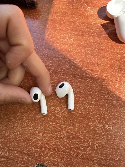 Air Pods 3 lighting