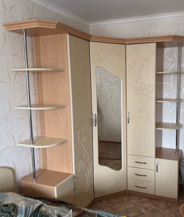 Кровать ,Шкаф и Трюмо