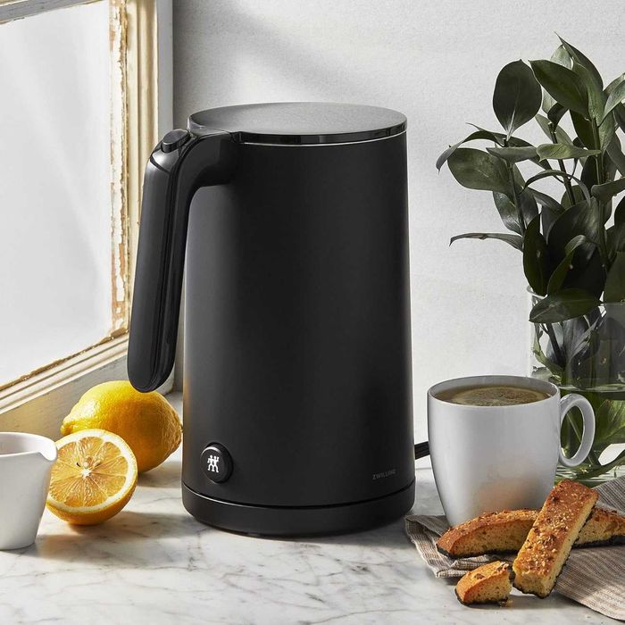 Електрическа кана ZWILLING Enfinigy Cool Touch 1 литър, безжична кана за чай и топла вода - черна