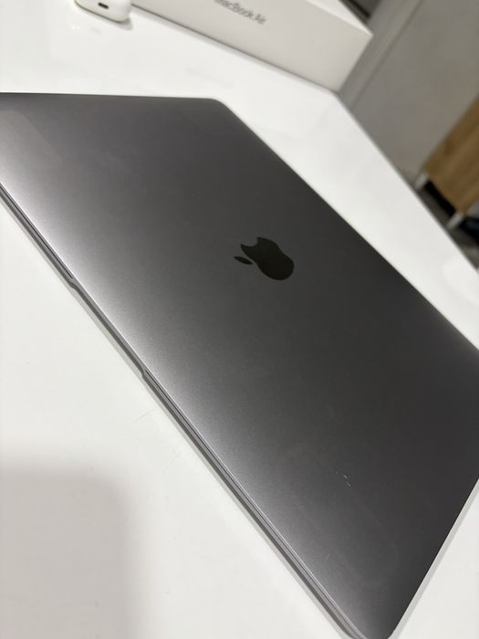 Продам MacBook air m1 13’ silver