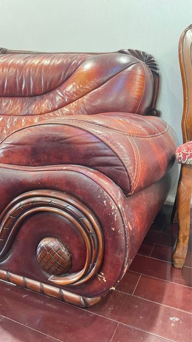 Кожаный диван - тройка