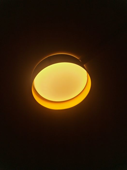 Plafoniera cu lumina calda