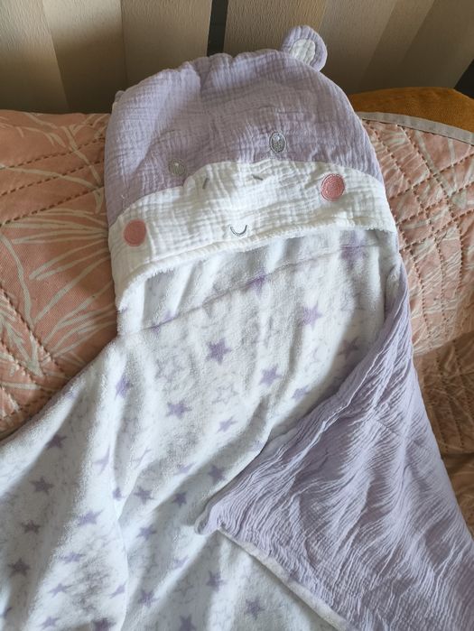 Обиколници, кърпа, нов халат и чанта за бебешки неща