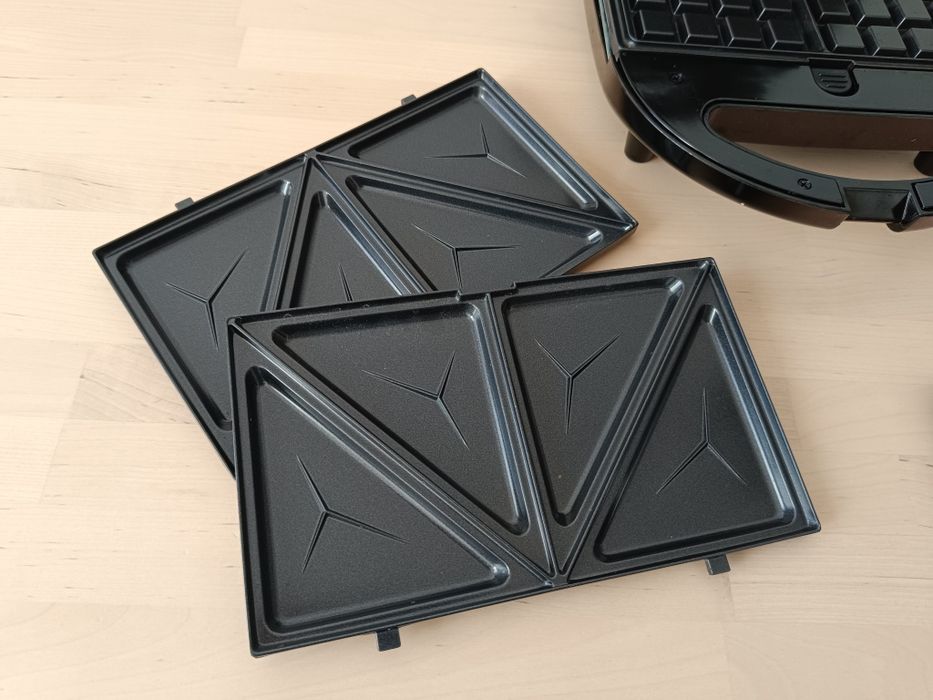 Sandwich maker cu 3 tipuri de plăci detașabile