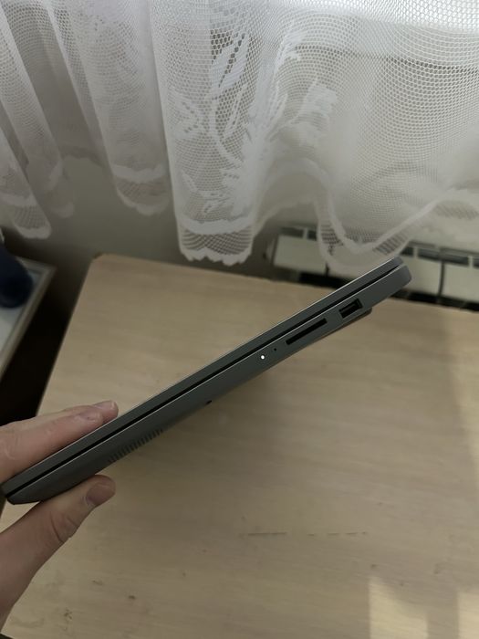 Lenovo ideapad 1