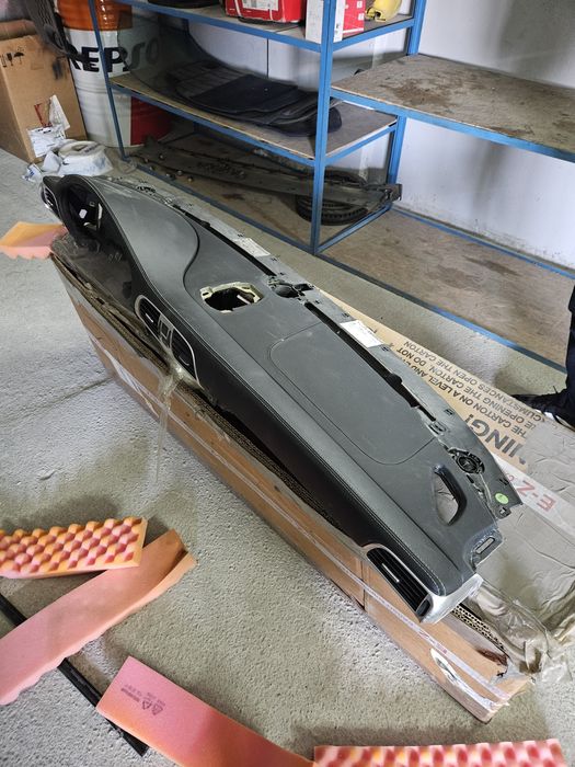 Plansa bord Porsche 997.2 cu pachet chrono, cu mici zgarieturi piele