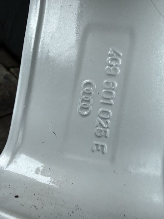 audi a4 2017г  Оригинални летни гуми 18 цола 225/50/18 - 350€