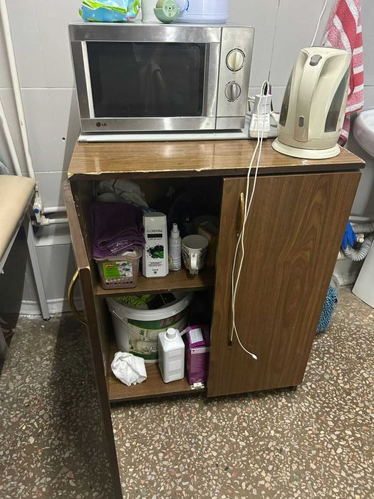 БЕСПЛАТНО Столик и тумбочка