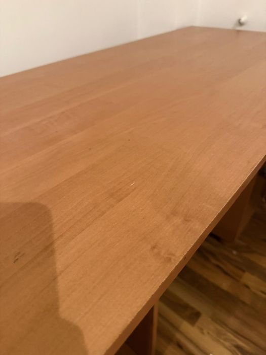 Vând birou folosit, stare excelenta