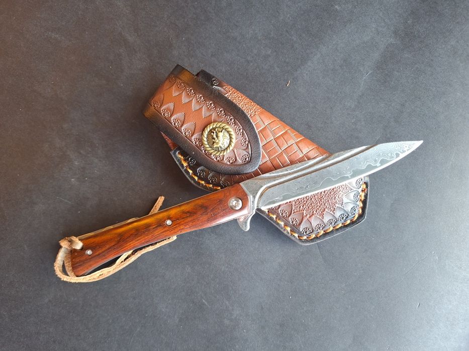 Сгъваем нож-стомана G10 с кожена кания.