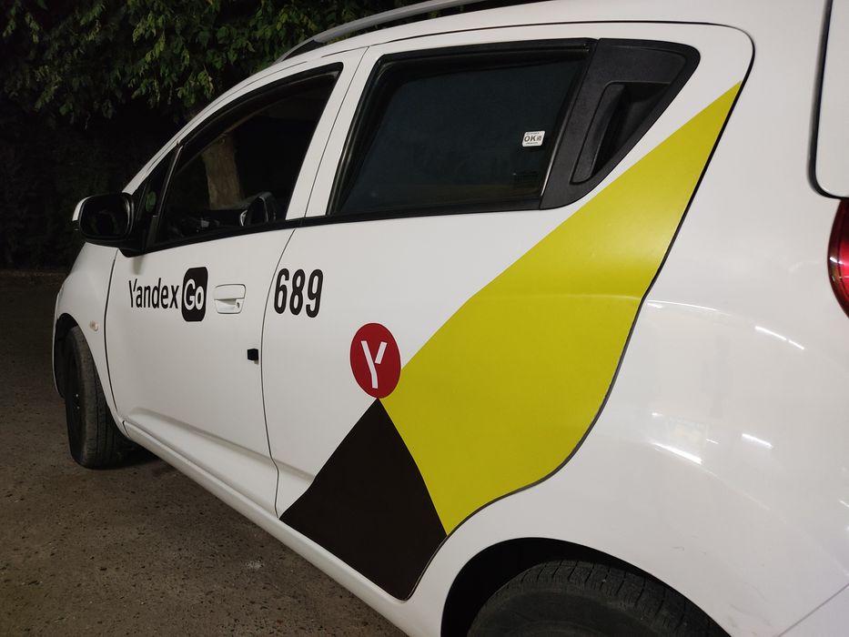 Birinchi qo'l magnit brend Yandex, Fasten va sizning firmangiz logosi