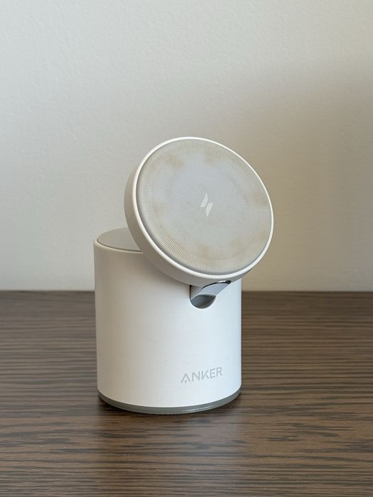 Безжично зарядно Anker 623 Wireless charger (MagGo)