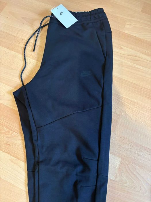 pantaloni nike model 2026