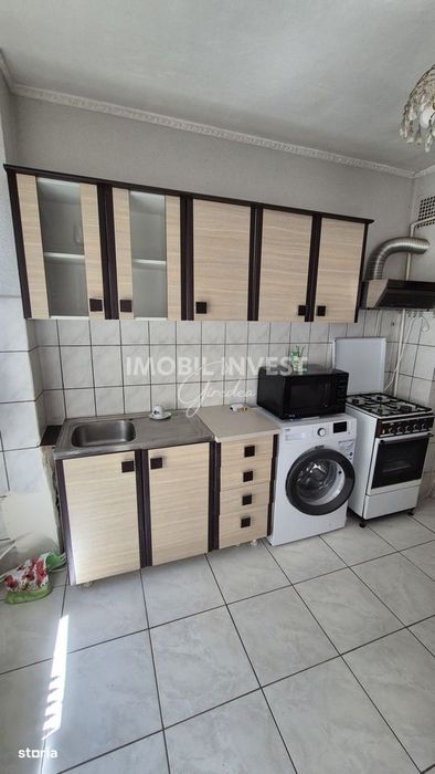 Apartament cu 2 camere de inchiriat, etaj intermediar, zona Cetate