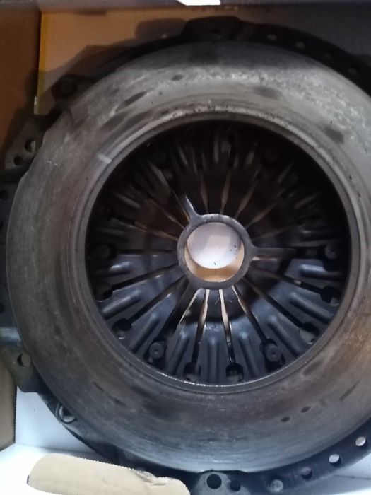 Съединител комплект плюс маховик.