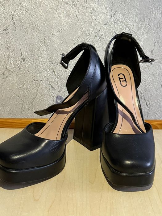 Туфли на квадратном каблуке