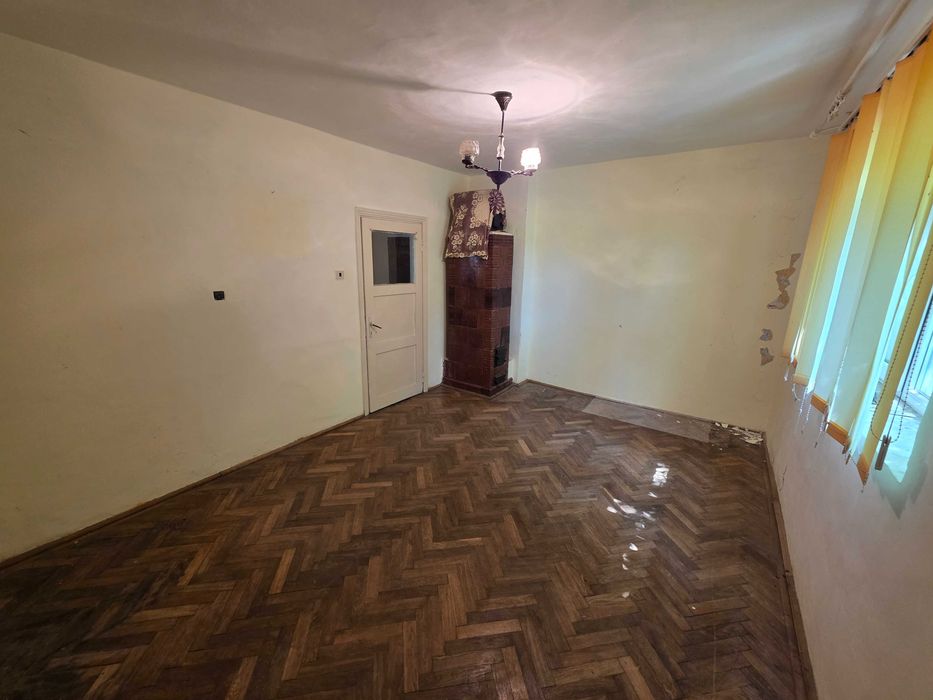 Apartament nedecomandat Bucium OMV 43 mp + magazie 4.85 mp intabulata