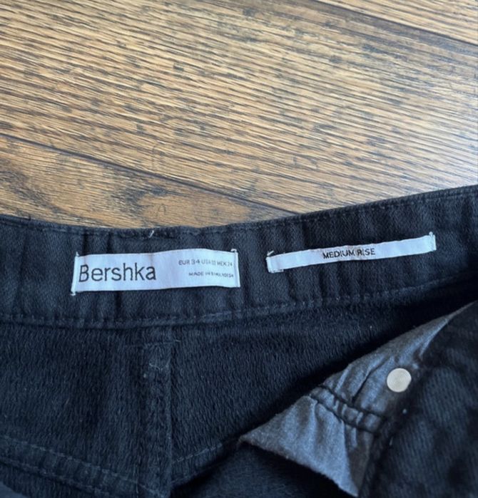 pantaloni scurti negri de blugi