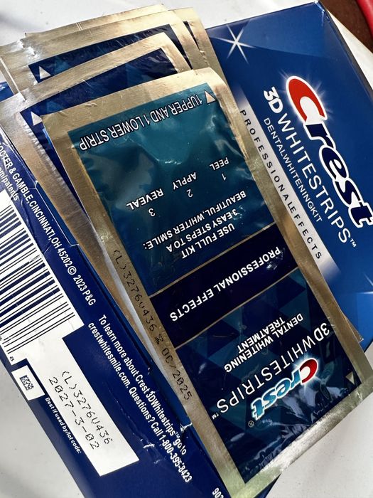 10 plicuri benzi pentru albirea dintilor