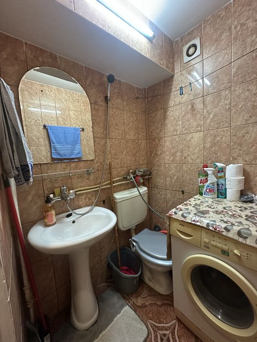 Închiriez garsoniera