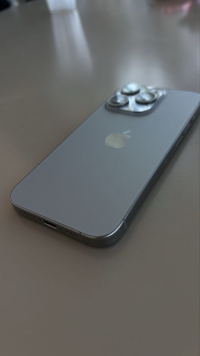 Продам IPhone 15 pro 256гб