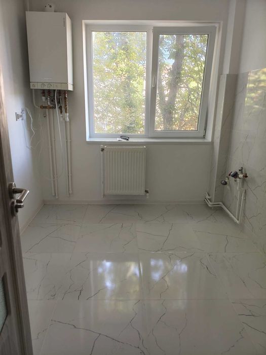 Vand Apartament 3 camere, Semidecomandat, Zona Stadion