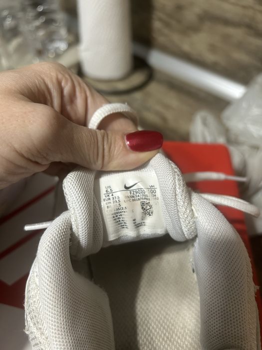 Маратонки Nike 37,5