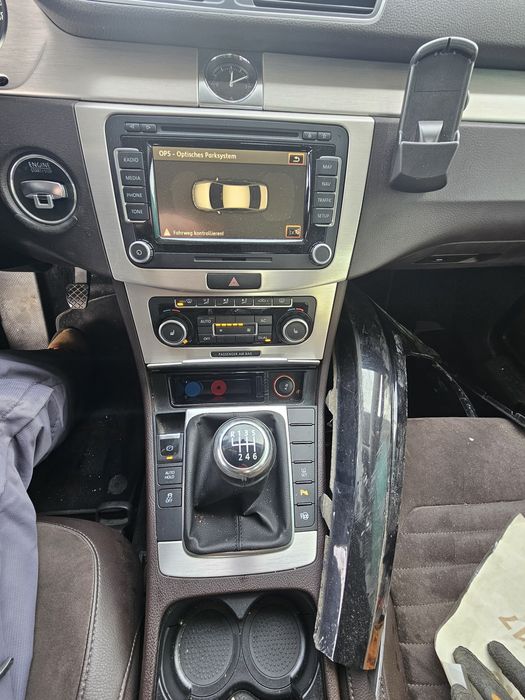 Vand dezmembrez vw passat B7  , 60000 km , 1.8 tsi , 160 cp ,  AVARIAT