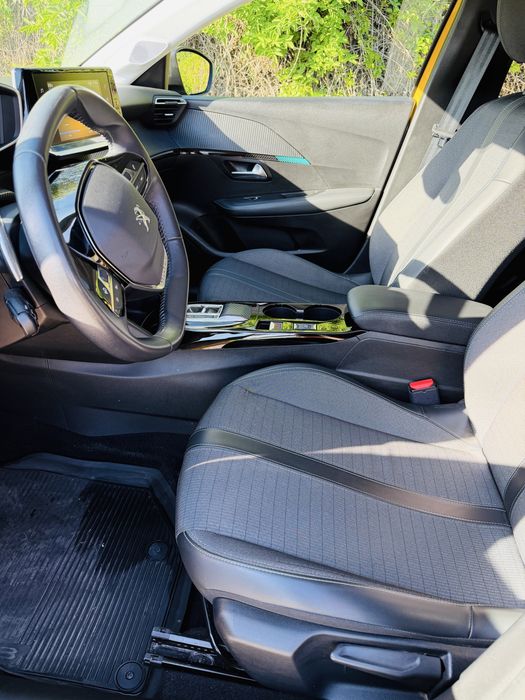 Vand Peugeot 208, 2023,  Allure pack