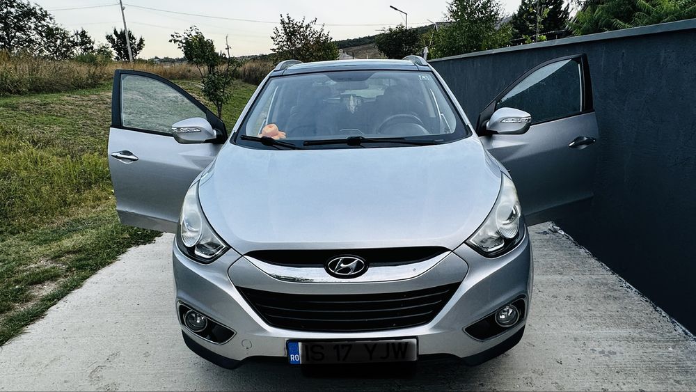 Hyundai ix35 Blue Drive 1.6 benzină | 2012 | 176.000 km | Panoramic | Cameră marșarier