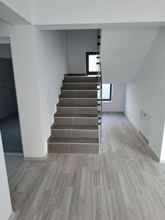 Casa cu etaj de vanzare