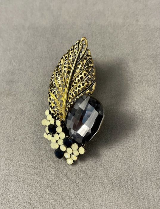 Продам броши и кольцо для платка