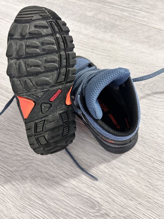 Incaltari cu aderenta ridicatadidas