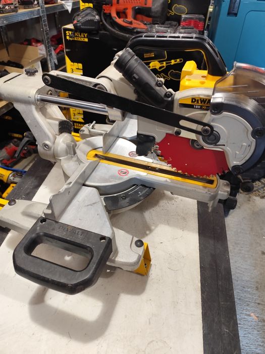 Акумулаторен настолен циркуляр пендула Девалт DeWALT DCS365 18V