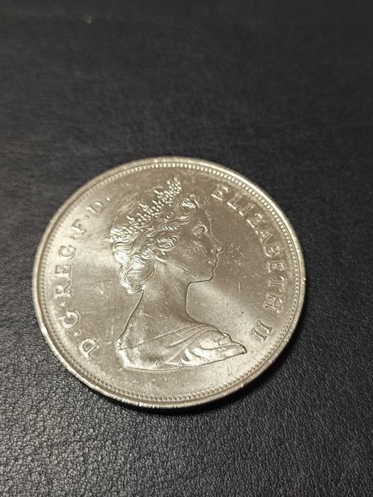 Продавам английски монети