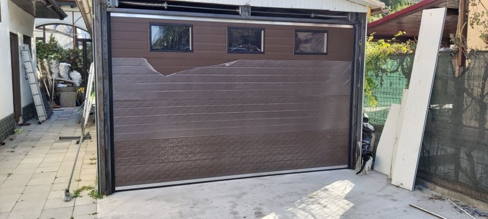 Usa de garaj izolata sectionala - deschidere pe tavan + optionale