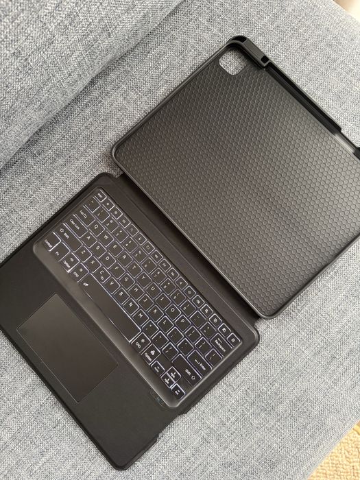 Калъф за Ipad Pro 13 inch m4/5 с клавиатура