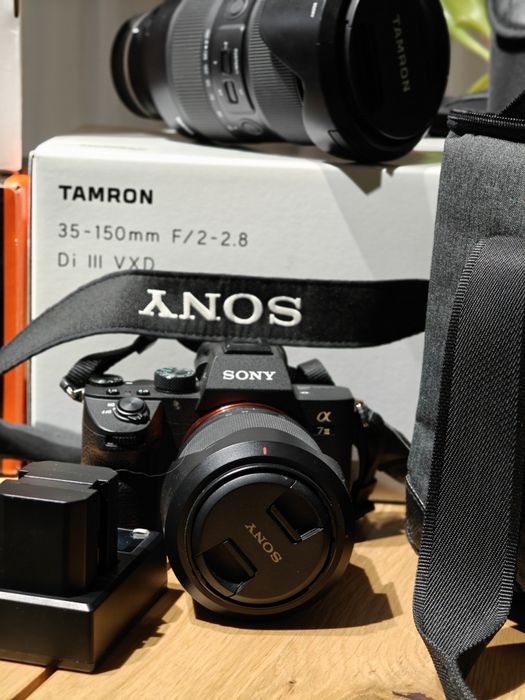 Sony A7 III, bliț, obiective, baterii/acumulatori, lampi LED YONGNUO