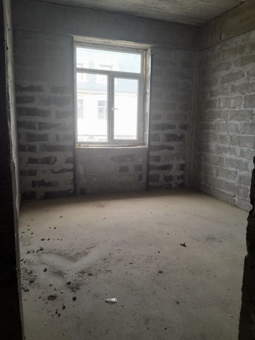 Сотилади. Каропка 2х комнатная квартира на 2-этаже