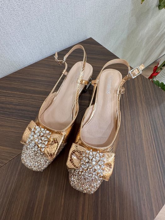 Продам вечерние женские туфли